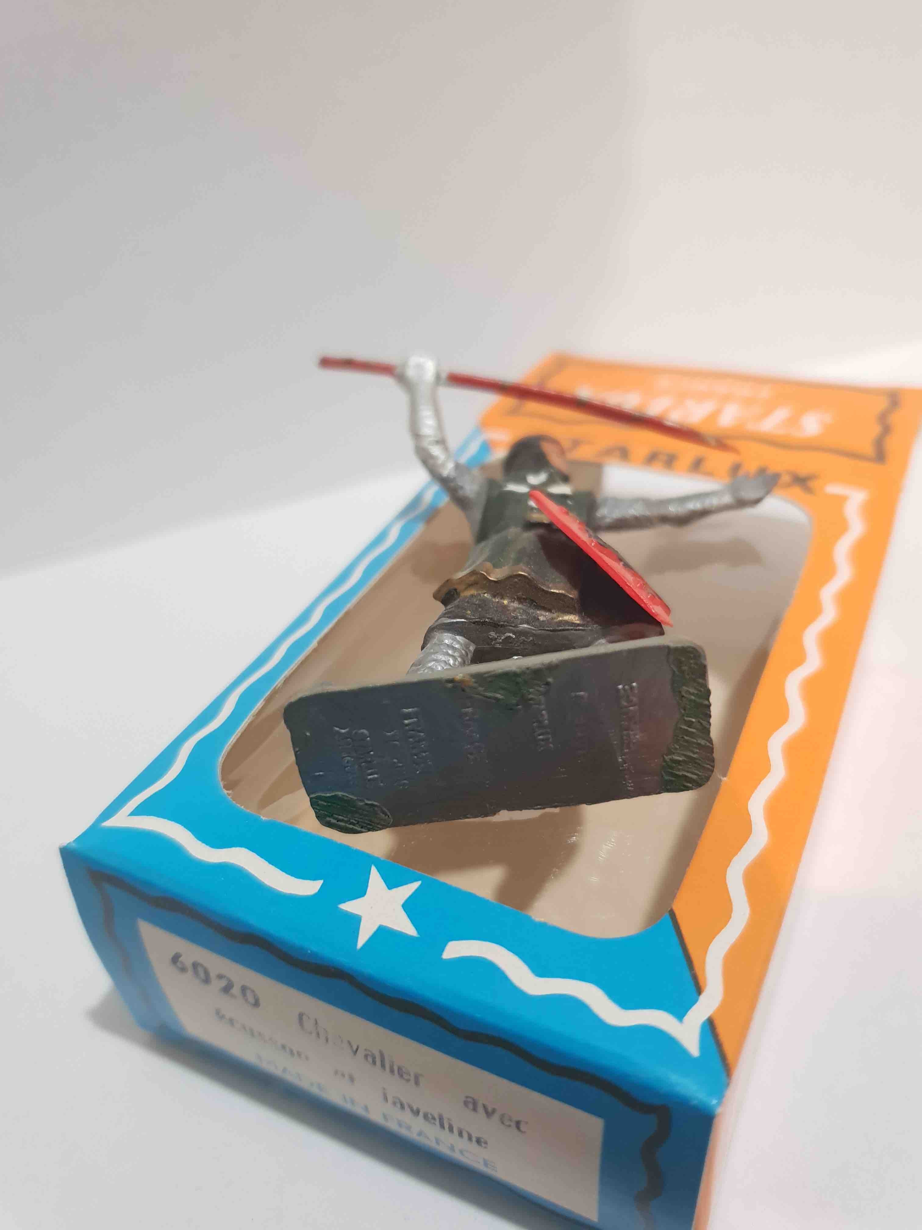 CHEVALIER ÉCUSSON JAVELINE STARLUX PIEDS GRIS RÉF 600 MOYEN ÂGE