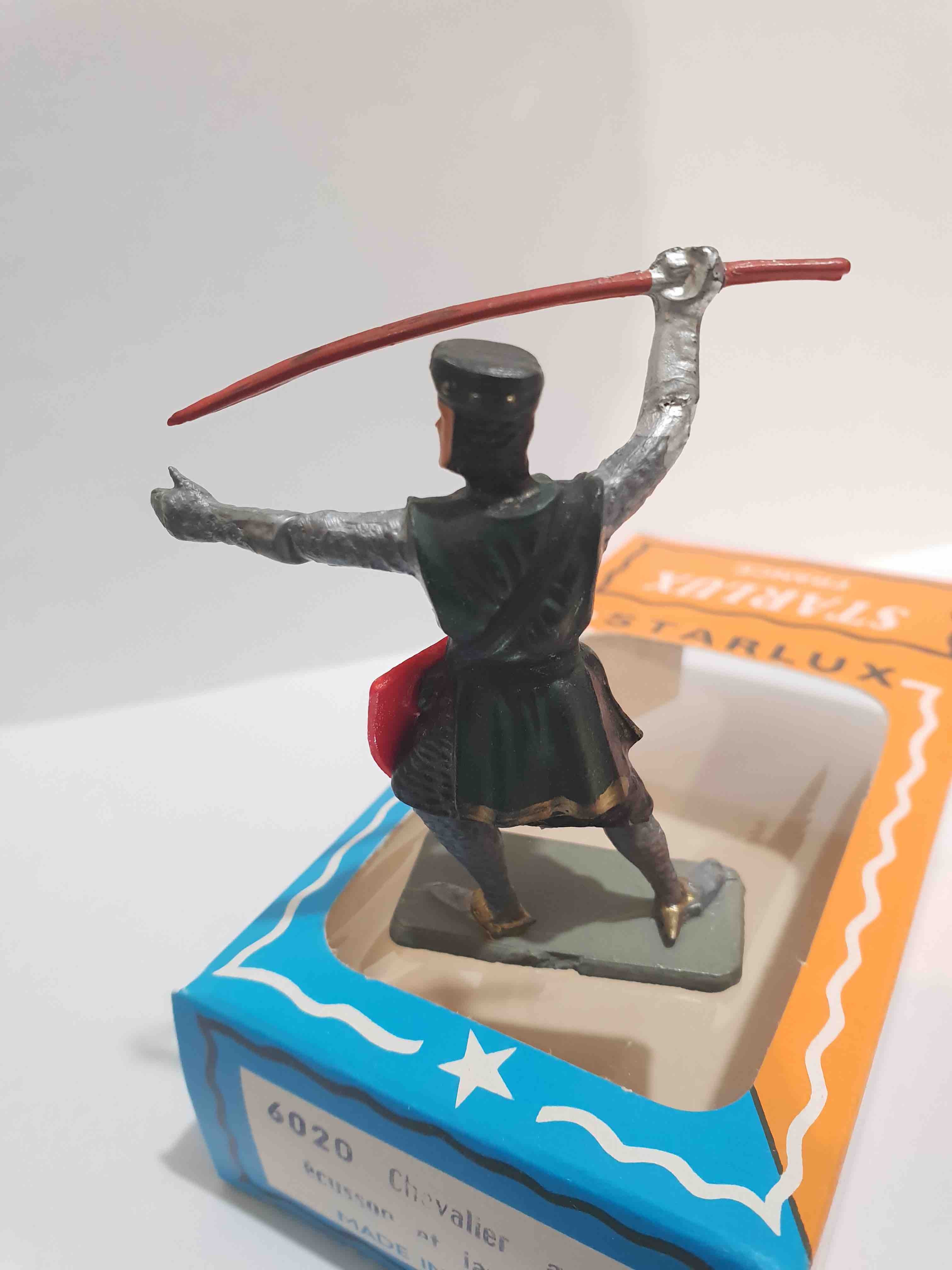 CHEVALIER ÉCUSSON JAVELINE STARLUX PIEDS GRIS RÉF 600 MOYEN ÂGE