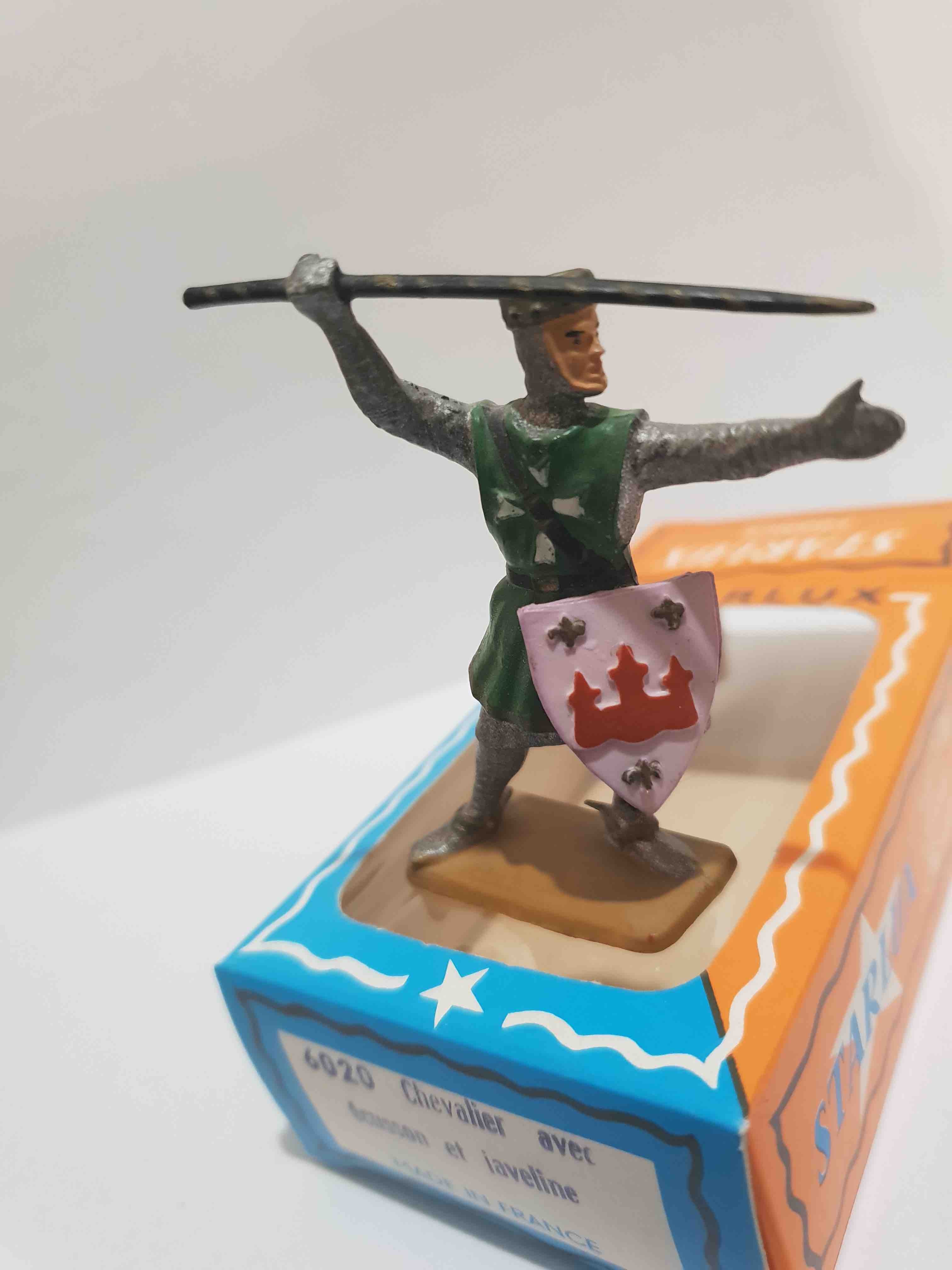 CHEVALIER ÉCUSSON JAVELINE STARLUX PIEDS BLANC RÉF 600 MOYEN ÂGE