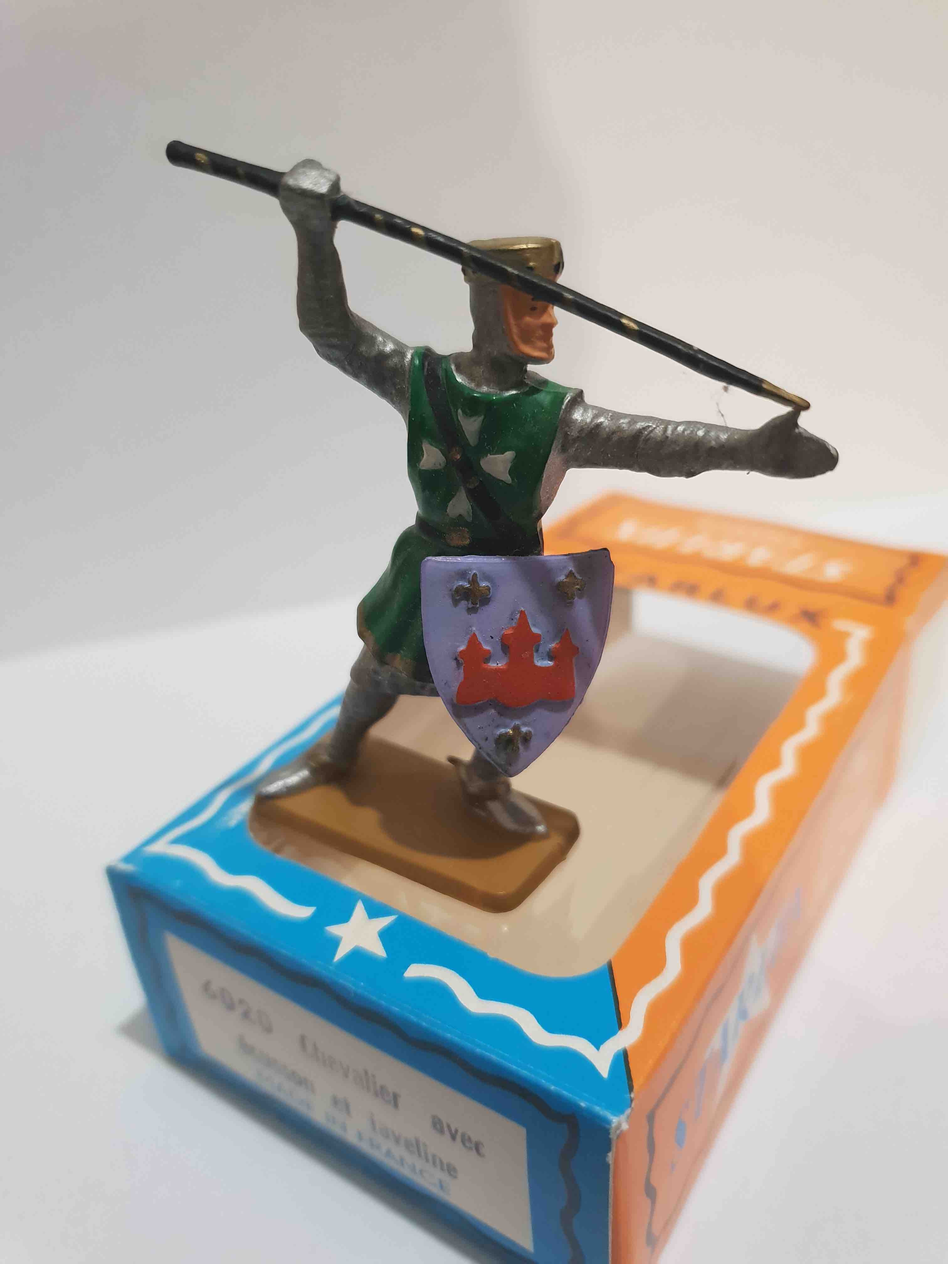 CHEVALIER ÉCUSSON JAVELINE STARLUX PIEDS BLANC RÉF 600 MOYEN ÂGE