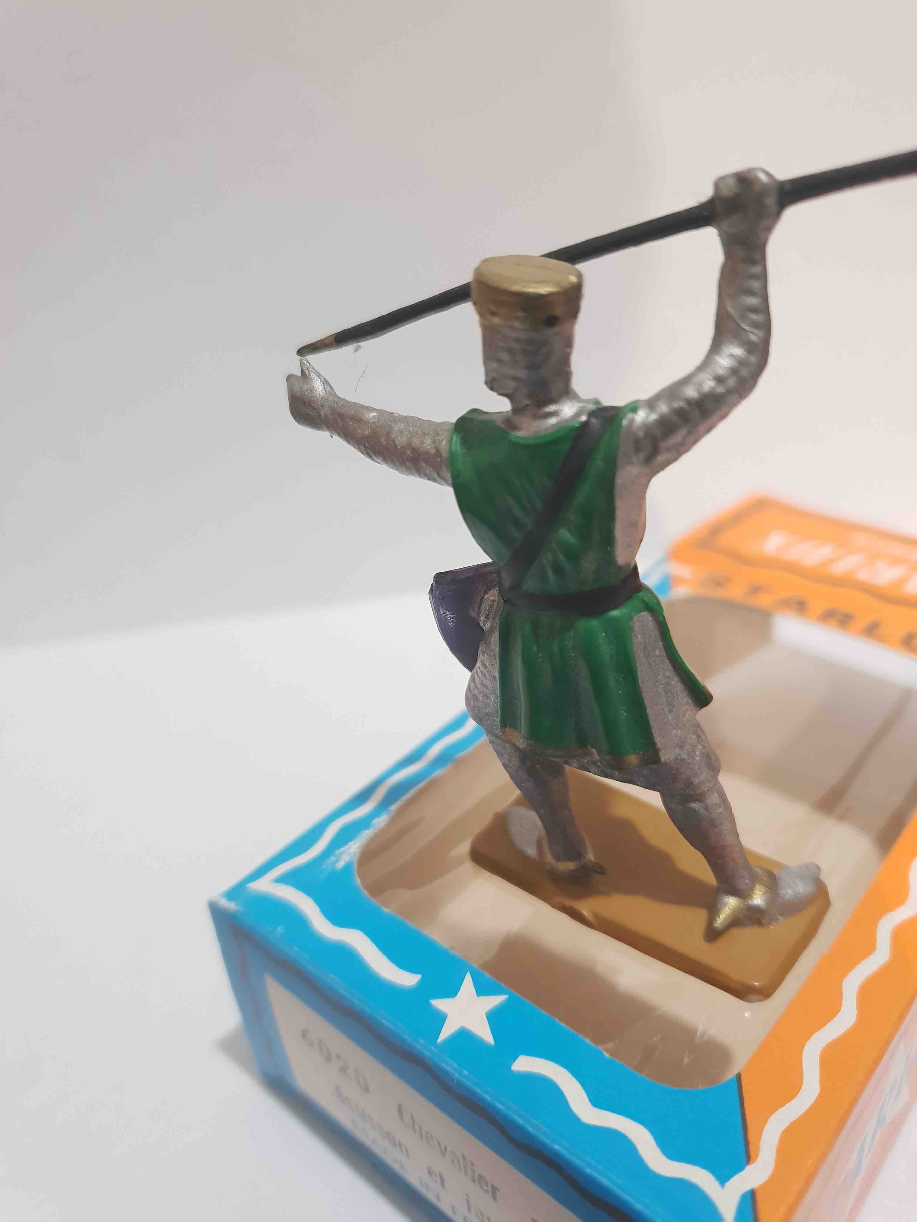 CHEVALIER ÉCUSSON JAVELINE STARLUX PIEDS BLANC RÉF 600 MOYEN ÂGE