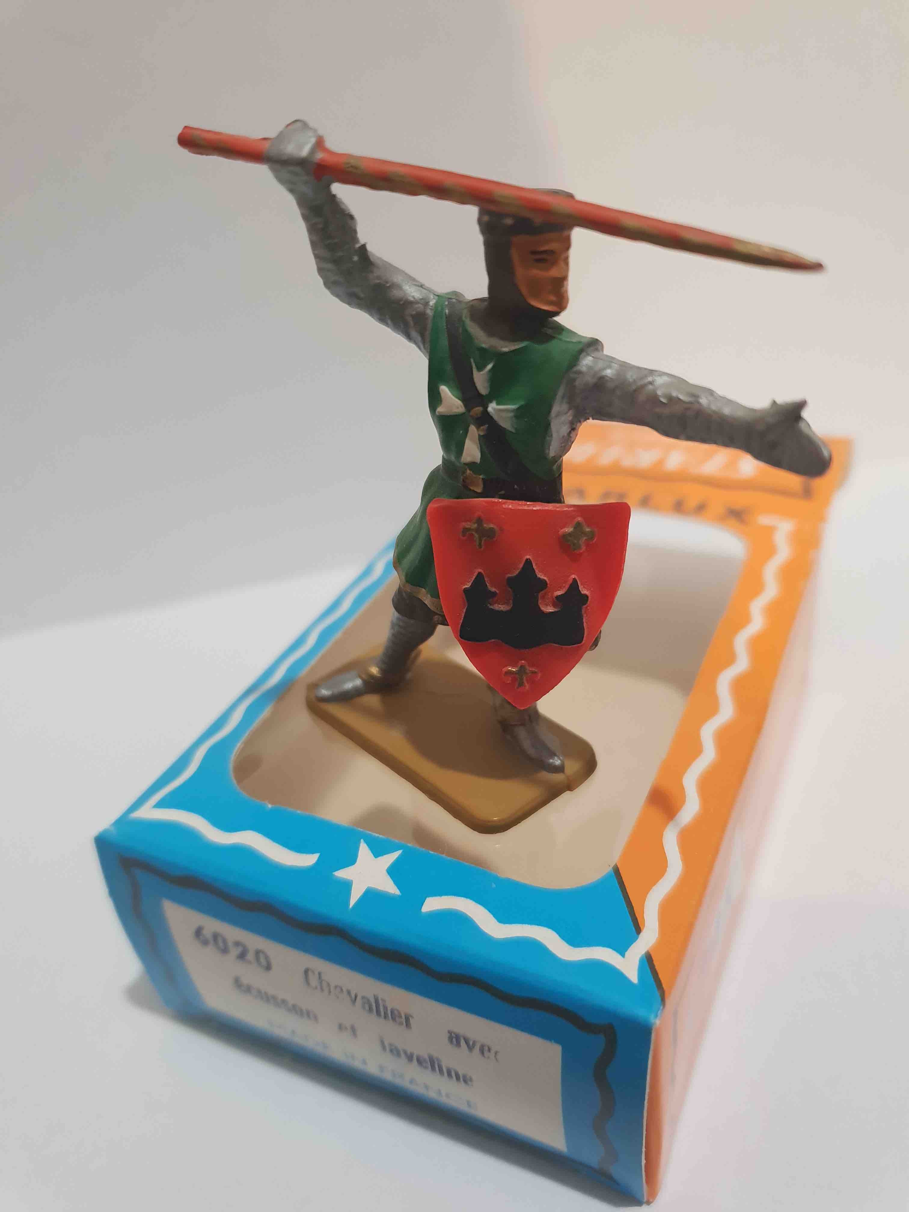 CHEVALIER ÉCUSSON JAVELINE STARLUX PIEDS GRIS RÉF 600 MOYEN ÂGE