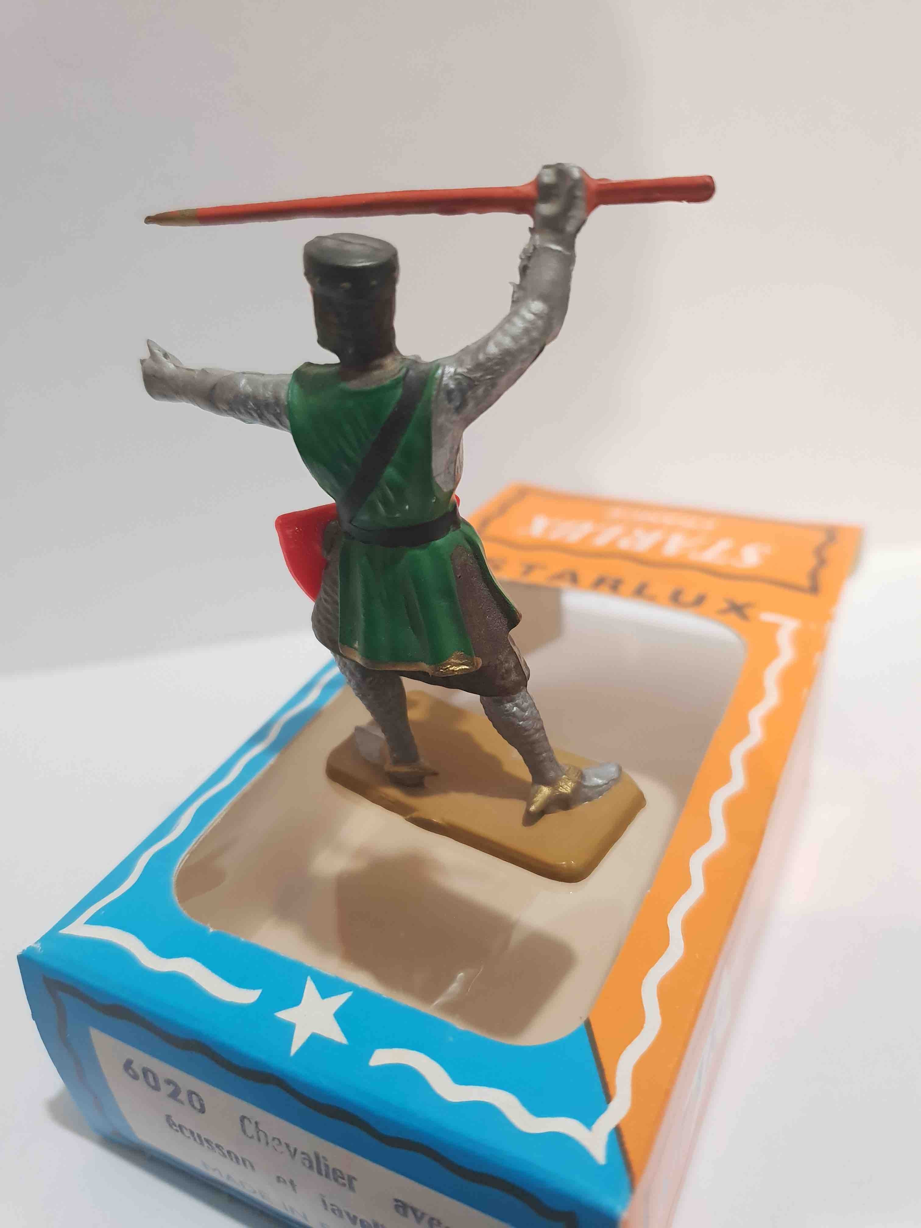 CHEVALIER ÉCUSSON JAVELINE STARLUX PIEDS GRIS RÉF 600 MOYEN ÂGE