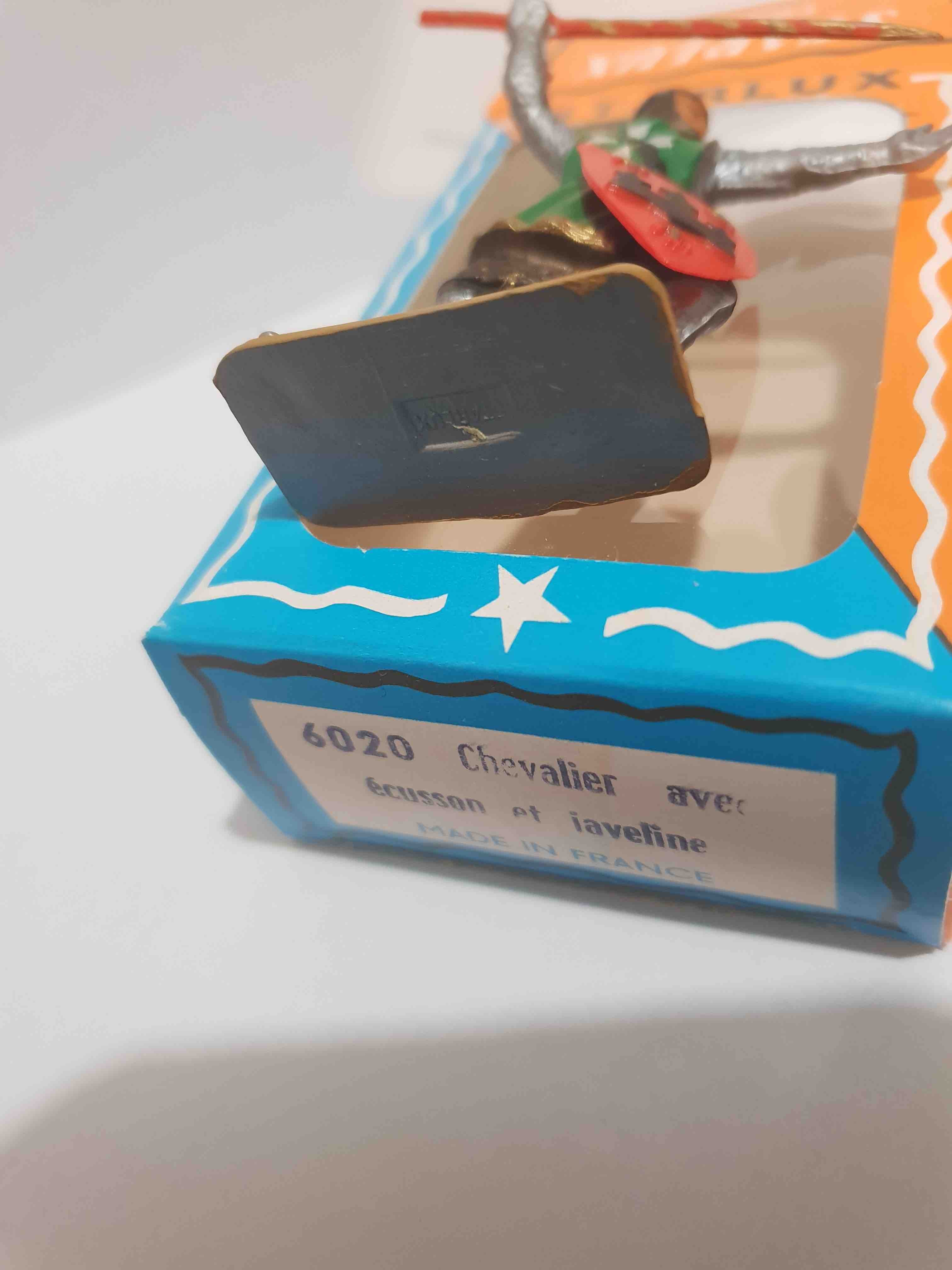 CHEVALIER ÉCUSSON JAVELINE STARLUX PIEDS GRIS RÉF 600 MOYEN ÂGE