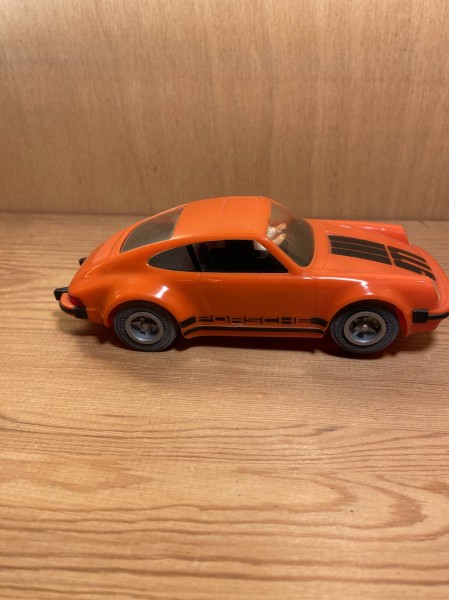 Fleischmann Auto-Rallye. Porsche 911 orange  N°911 Réf  3227