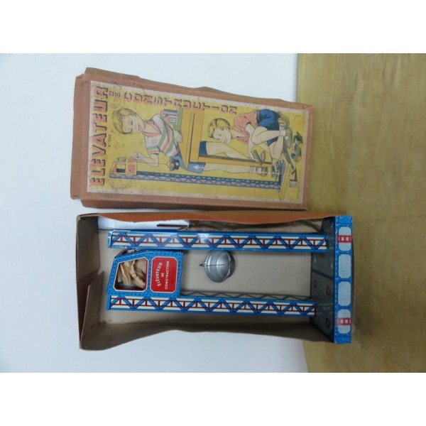 ELEVATEUR DE CONSTRUCTION DE MARQUE MONTBLANC