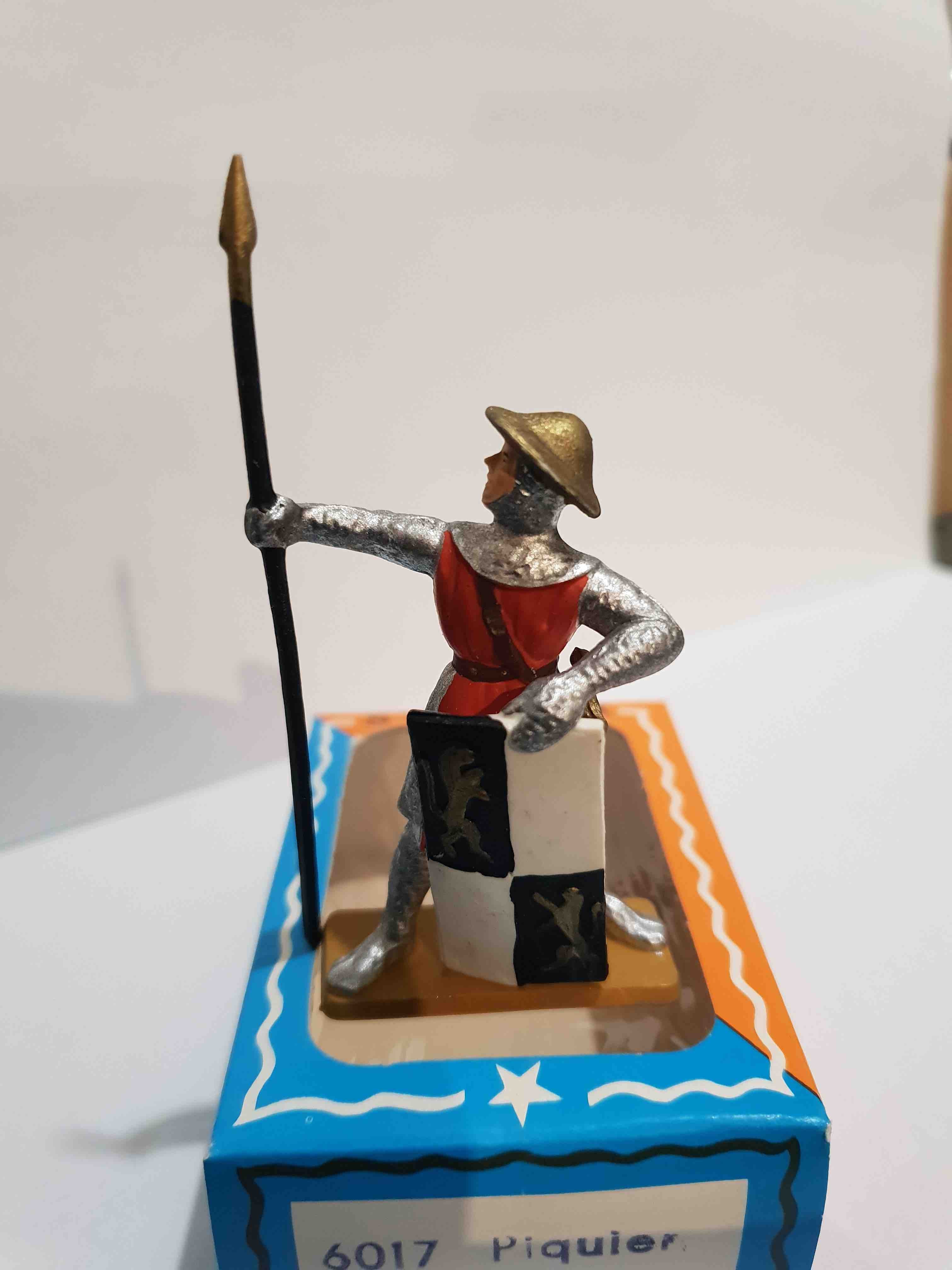 PIQUIER PIEDS BLANC STARLUX MOYEN ÂGE RÉF 6017