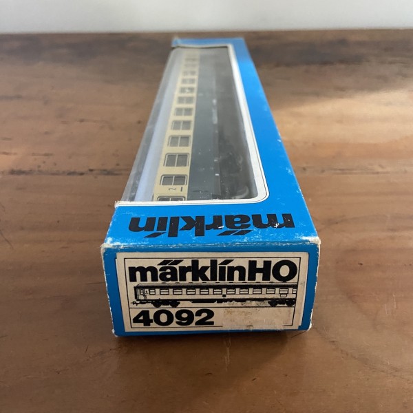 Voiture voyageur  Büm 234 de la DB  Classe 2 Märklin H0 4092