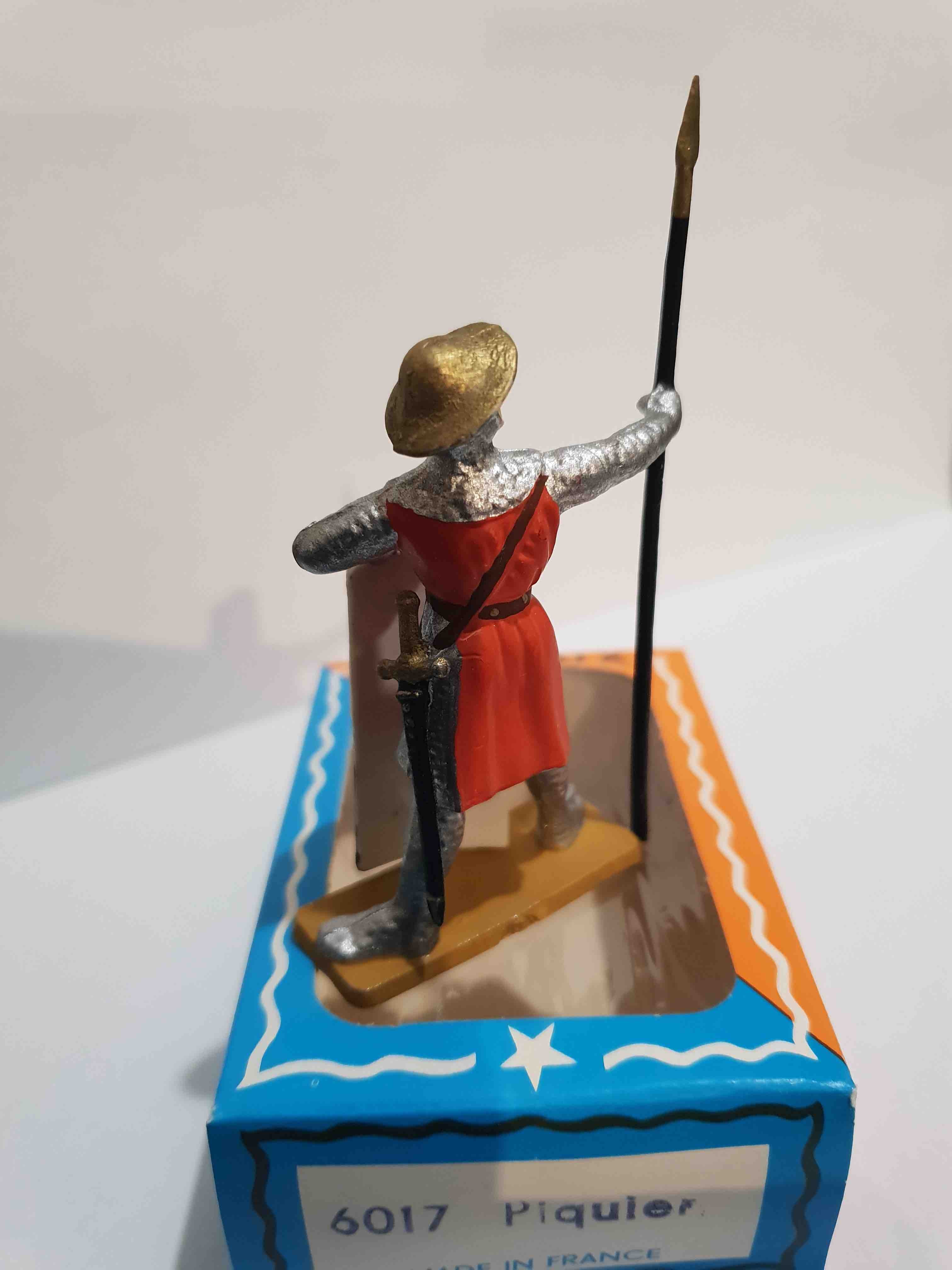 PIQUIER PIEDS BLANC STARLUX MOYEN ÂGE RÉF 6017