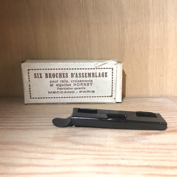 Boîte de 6 broches d'assemblage pour rails, croisements et aiguilles HORNBY