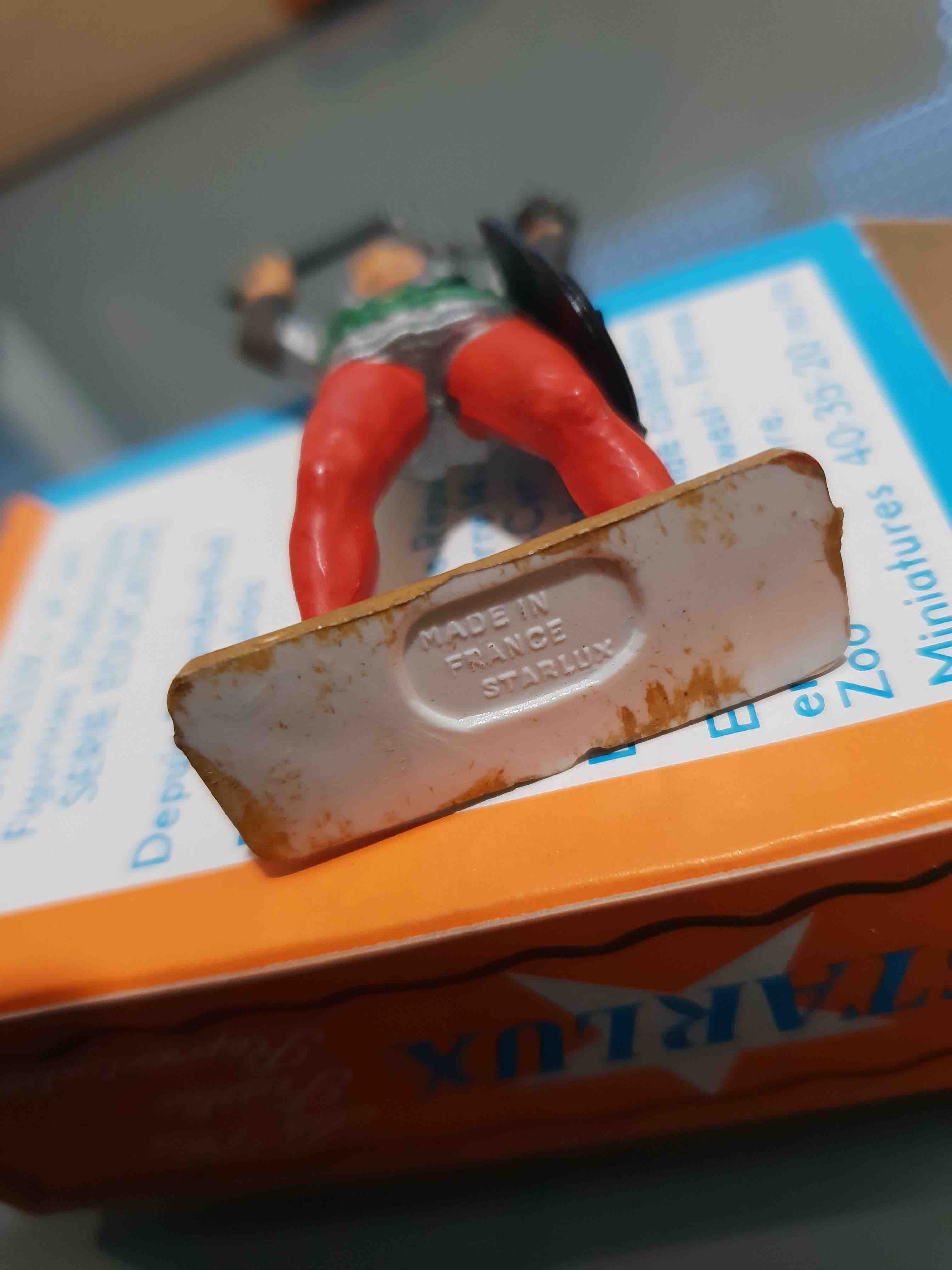 SOLDAT MOYEN ÂGE HOMME D'ARMES AVEC FLÉAU PIEDS BLANC STARLUX RÉF 6016