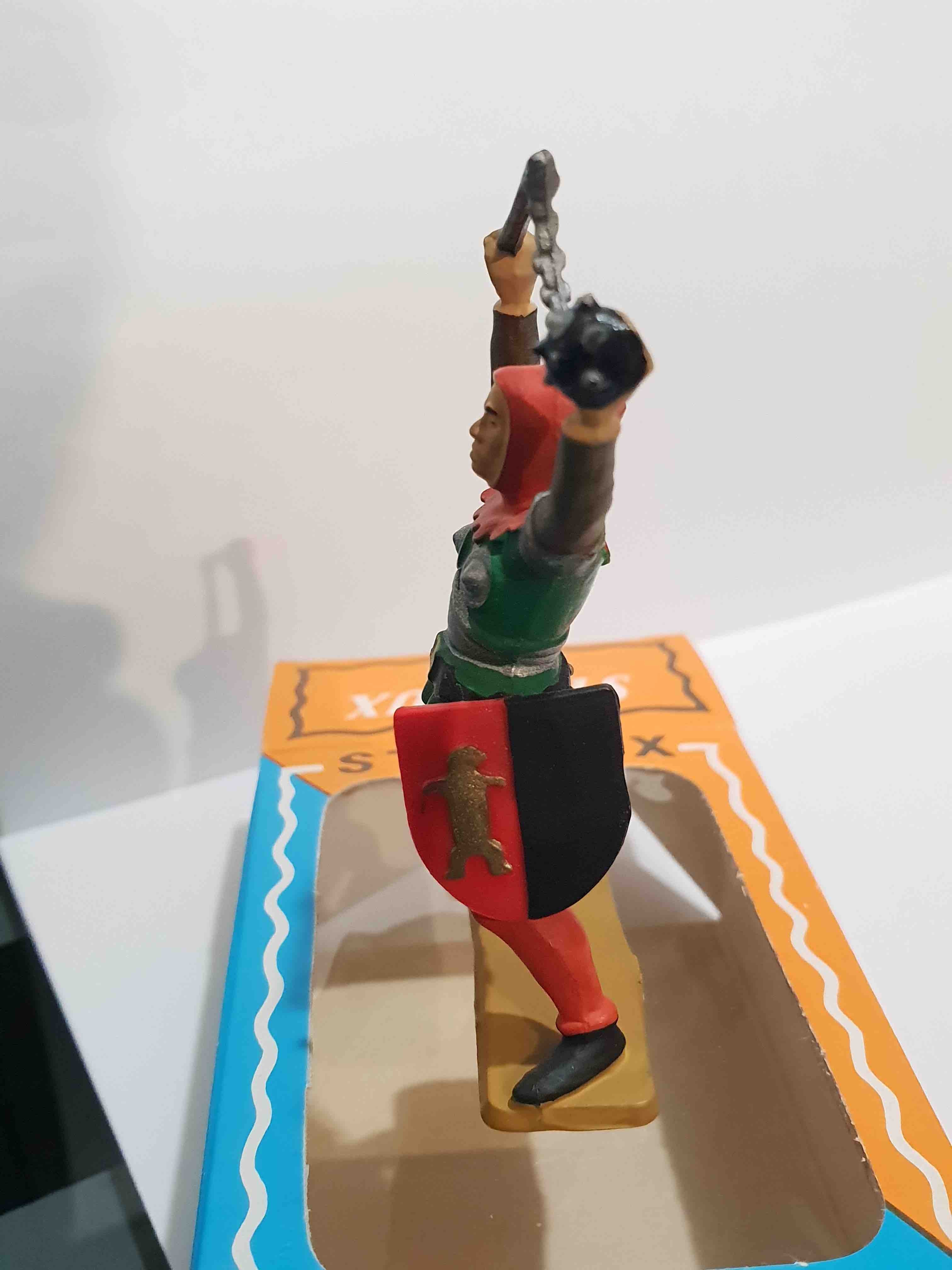 SOLDAT MOYEN ÂGE HOMME D'ARMES AVEC FLÉAU PIEDS BLANC STARLUX RÉF 6016