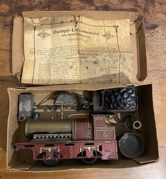 Locomotive vapeur vive Midland Railway 0-2-0 et tendeur M.R