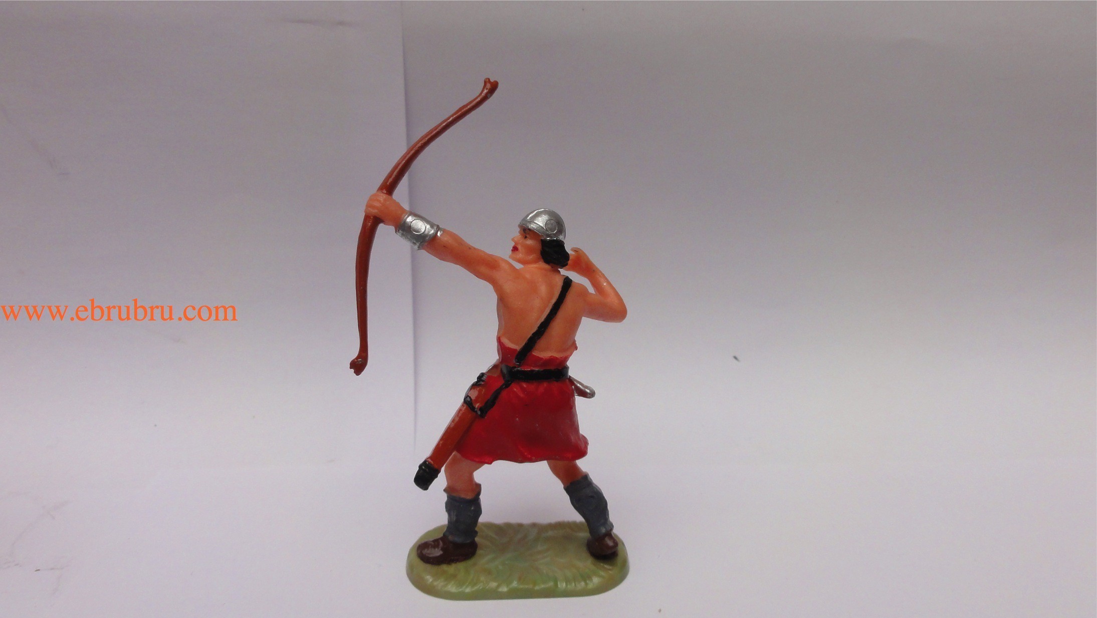 ARCHER NORMAND TIRANT VERS LE HAUT ELASTOLIN OUGEN RÉF 8644