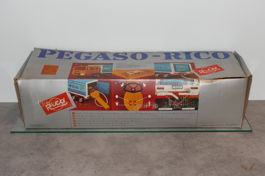 Rico  n° 120 camion PEGASO moteur à piles filoguidé 65,5 cm boite d'origine