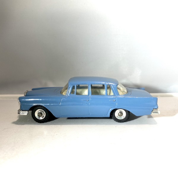 Mercedes Benz 220 SE DINKY TOYS 186