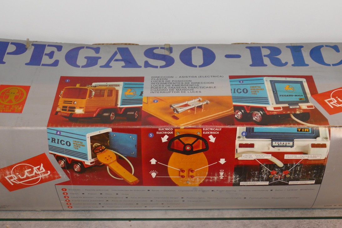 Rico  n° 120 camion PEGASO moteur à piles filoguidé 65,5 cm boite d'origine