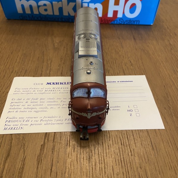 Loco diesel norvégienne Märklin 3143 BR 3.605 - Di 3 NSB brun  boite d'origine H0