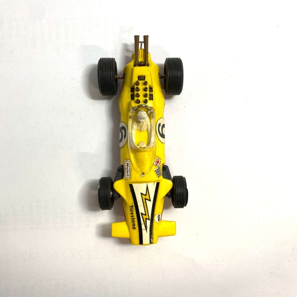 Lotus F1 coque jaune et châssis rouge JOUEF