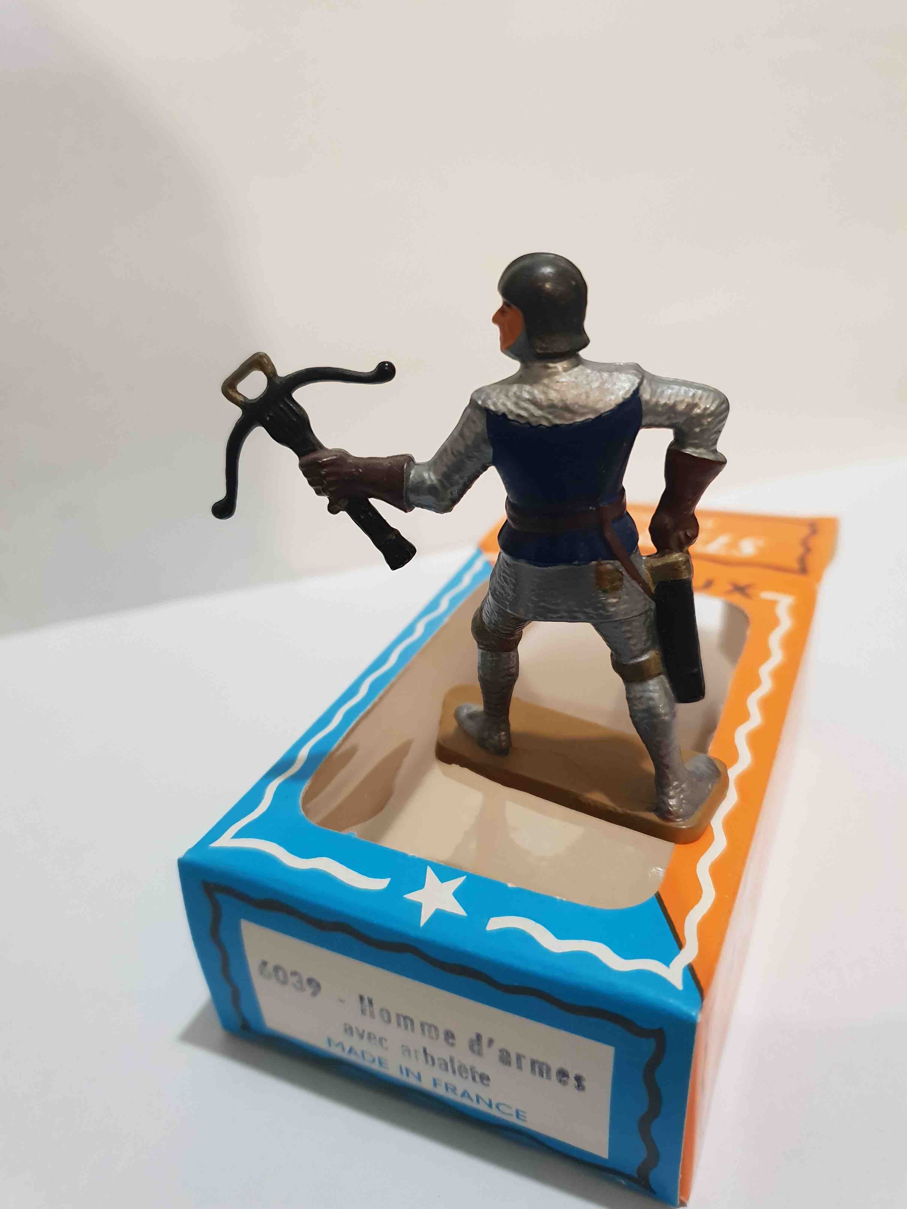 HOMME D'ARMES AVEC ARBALÈTE STARLUX MOYEN ÂGE REF 6039