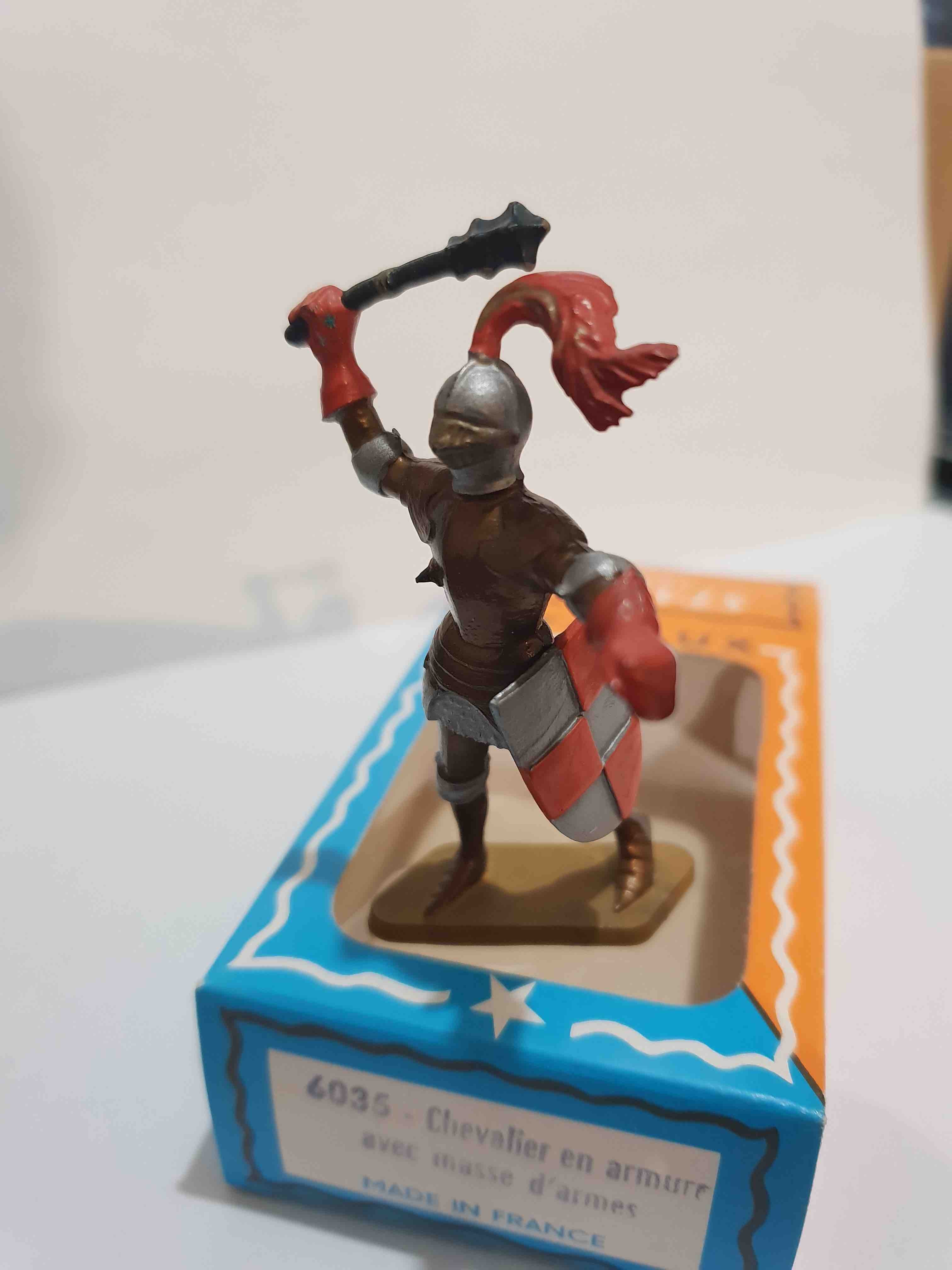 CHEVALIER ARMURE AVEC MASSE D'ARMES STARLUX MOYEN ÂGE REF 6035