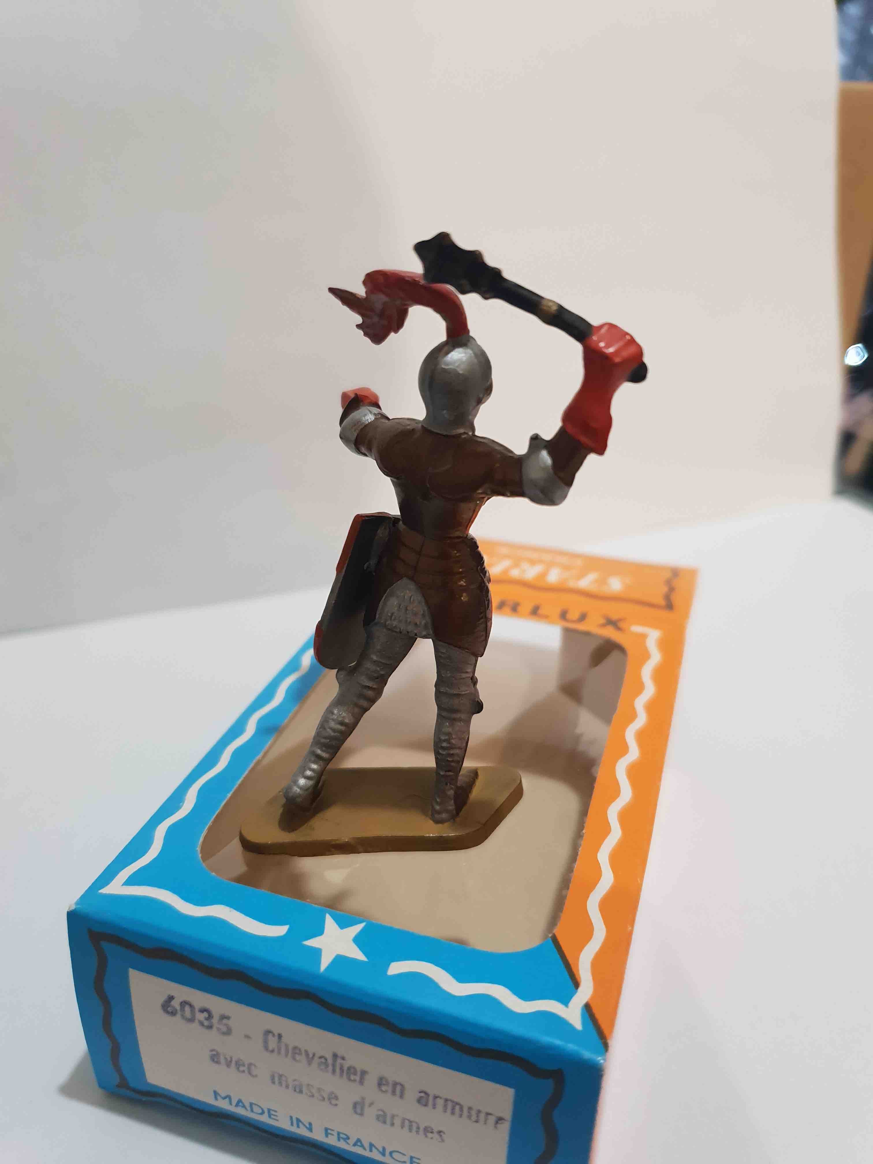 CHEVALIER ARMURE AVEC MASSE D'ARMES STARLUX MOYEN ÂGE REF 6035