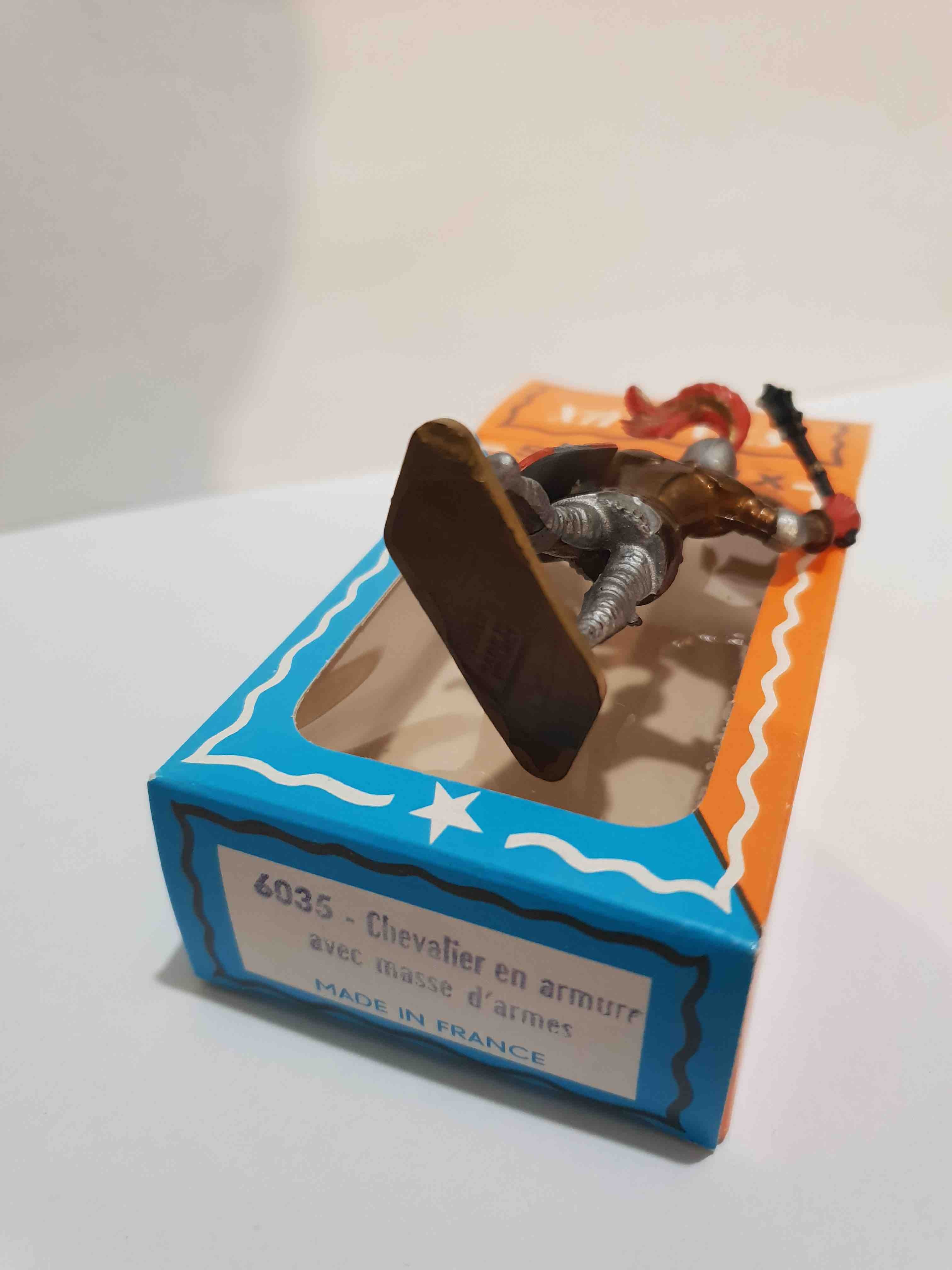 CHEVALIER ARMURE AVEC MASSE D'ARMES STARLUX MOYEN ÂGE REF 6035