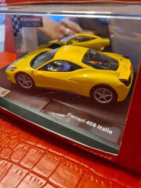 EVOLUTION FERRARI 458 ITALIA  JAUNE CARRERA REF 27343