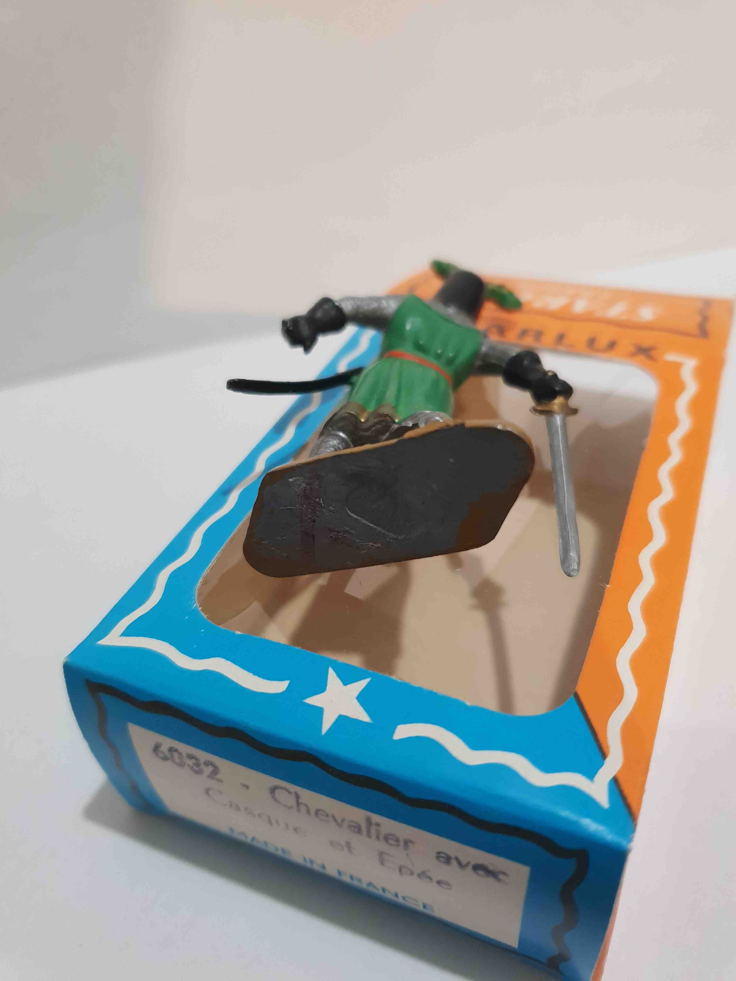 CHEVALIER AVEC CASQUE ET ÉPÉE STARLUX MOYEN AGE REF 6032