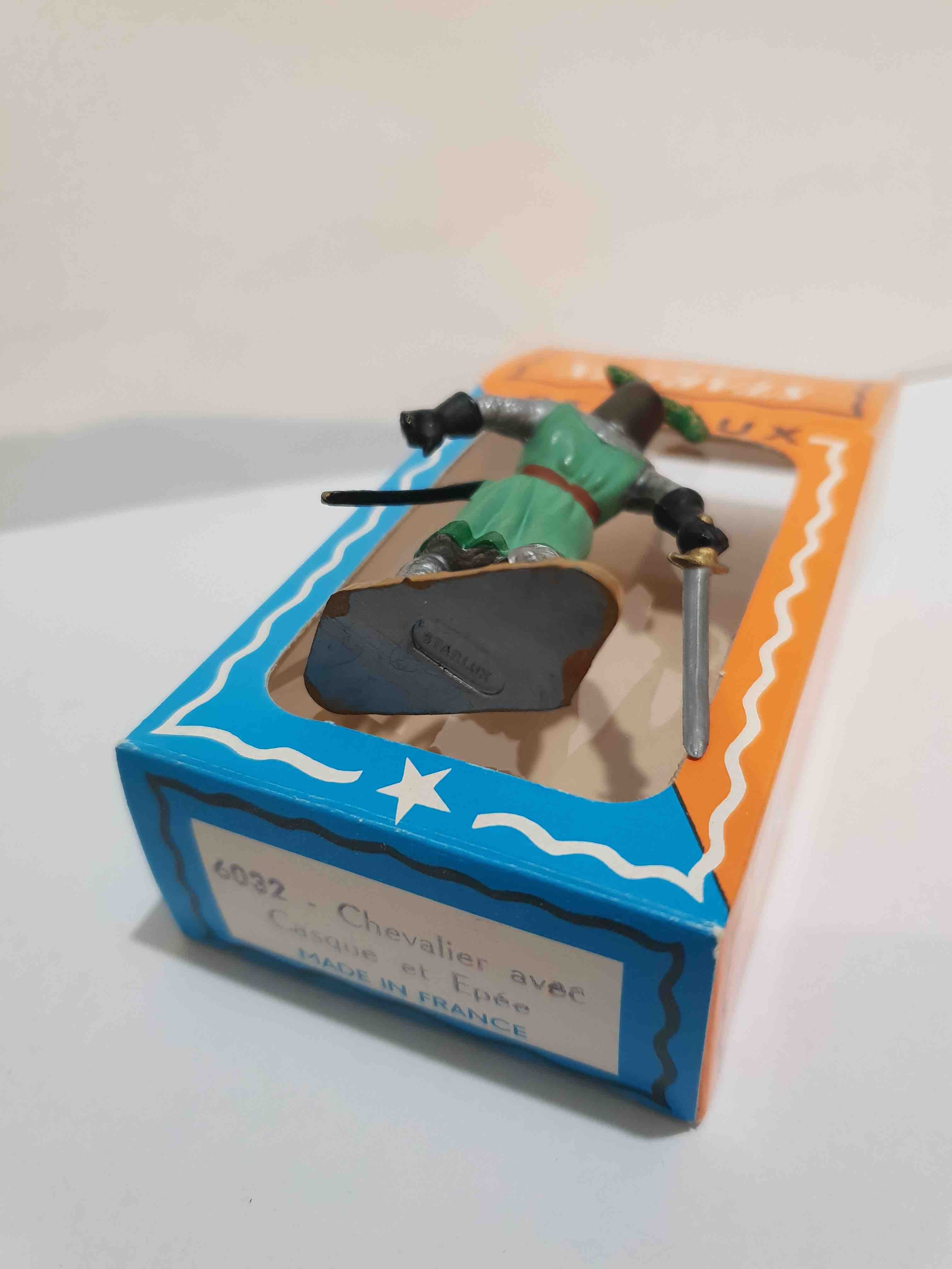 CHEVALIER AVEC CASQUE ET ÉPÉE STARLUX MOYEN AGE REF 6032