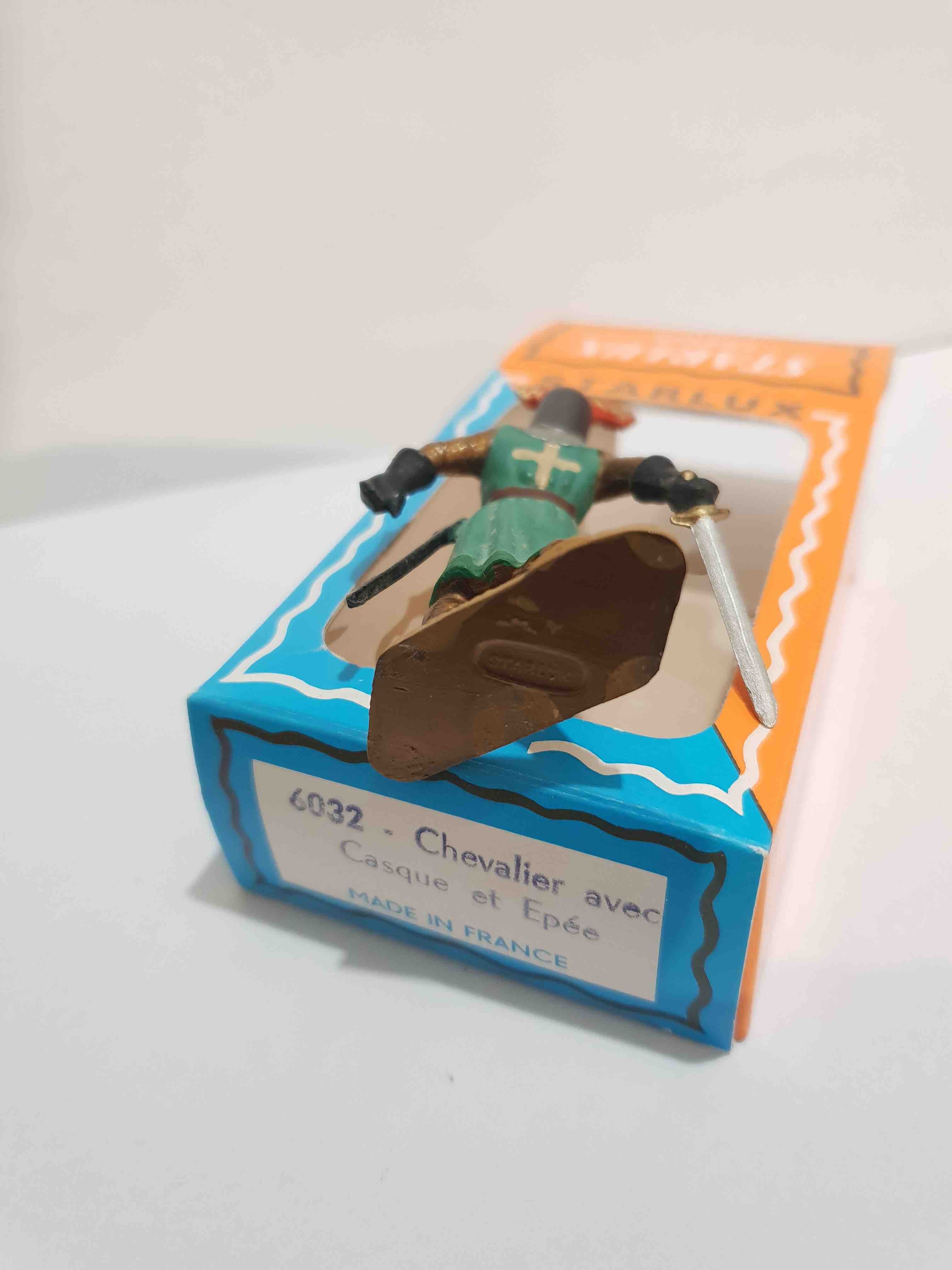 CHEVALIER AVEC CASQUE ET ÉPÉE STARLUX MOYEN AGE REF 6032