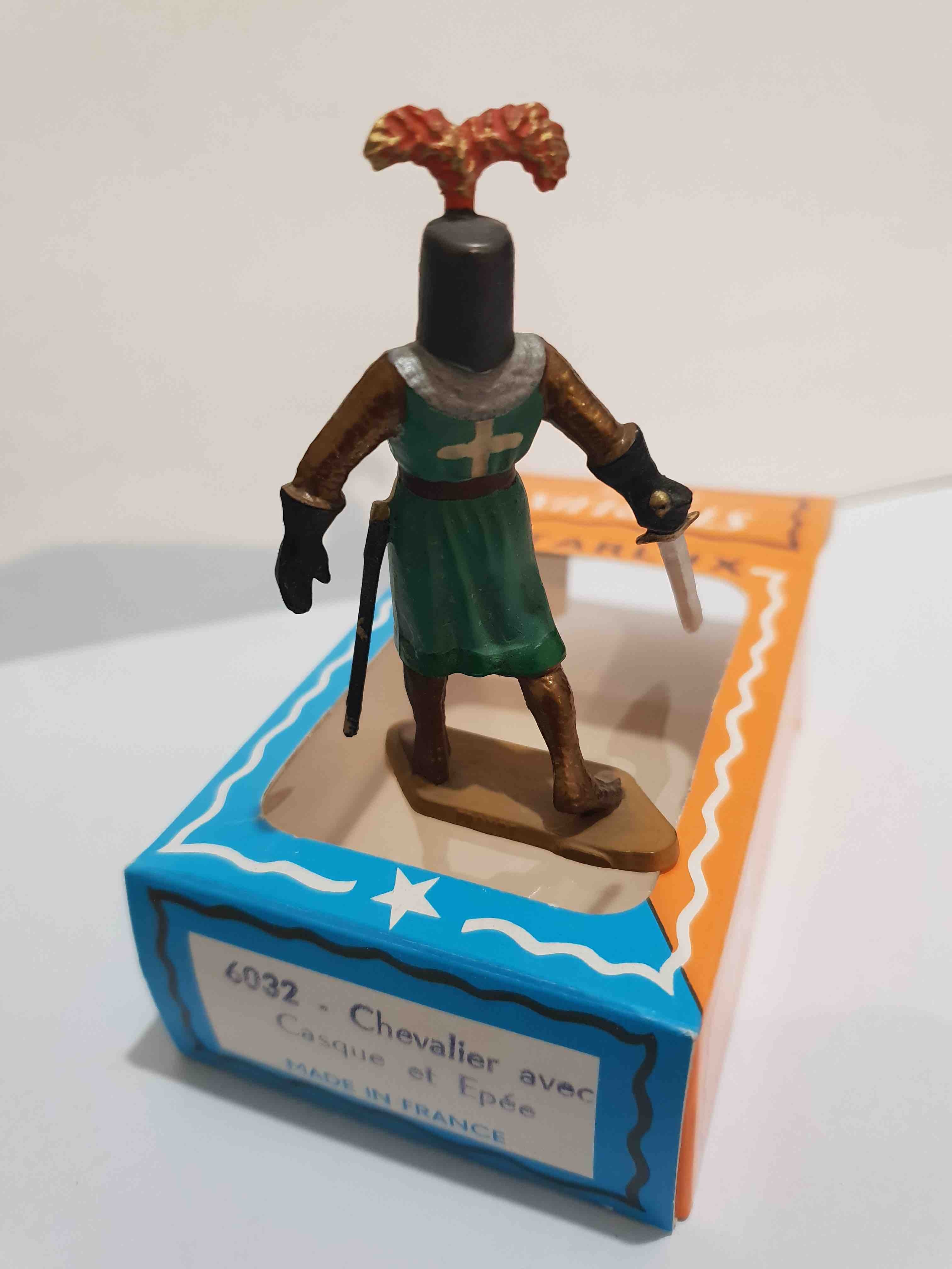 CHEVALIER AVEC CASQUE ET ÉPÉE STARLUX MOYEN AGE REF 6032