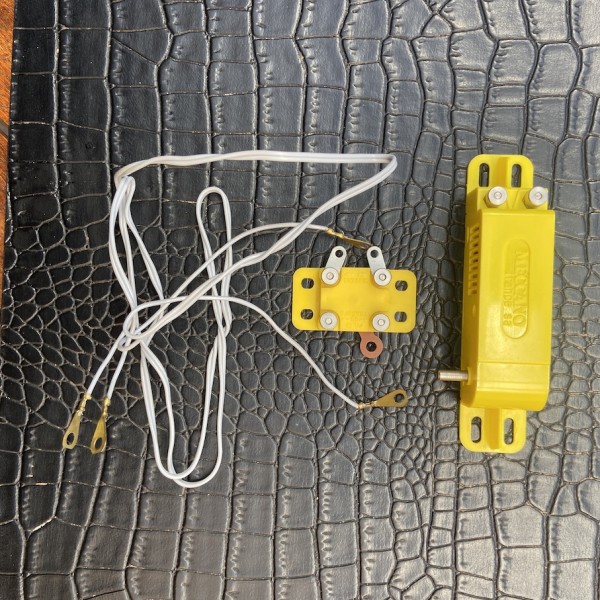 MOTEUR  ELECTRIQUE MECCANO 032230 alimentation 9 à 12 volts