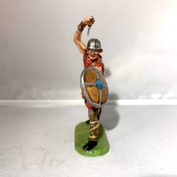 Normand attaquant avec épée -Tunique rouge - ELASTOLIN OUGEN 8838