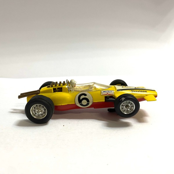 Lotus F1 coque jaune et châssis rouge JOUEF