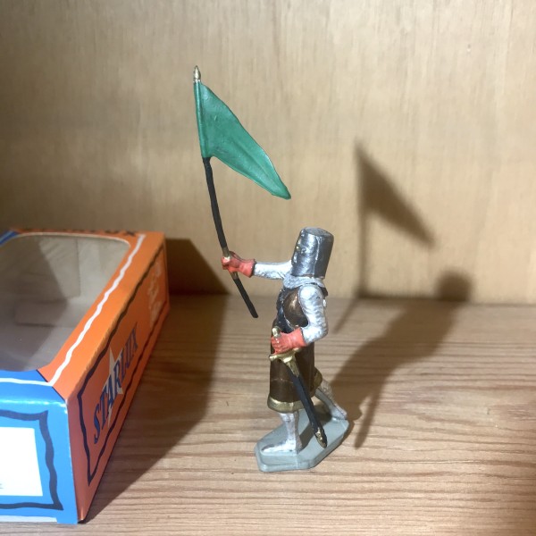 Chevalier Porte oriflamme - Pied marron - Oriflamme vert - STARLUX Réf 6024