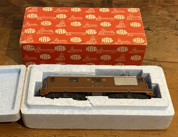 Loco Re 4/4 Livrée Brune 