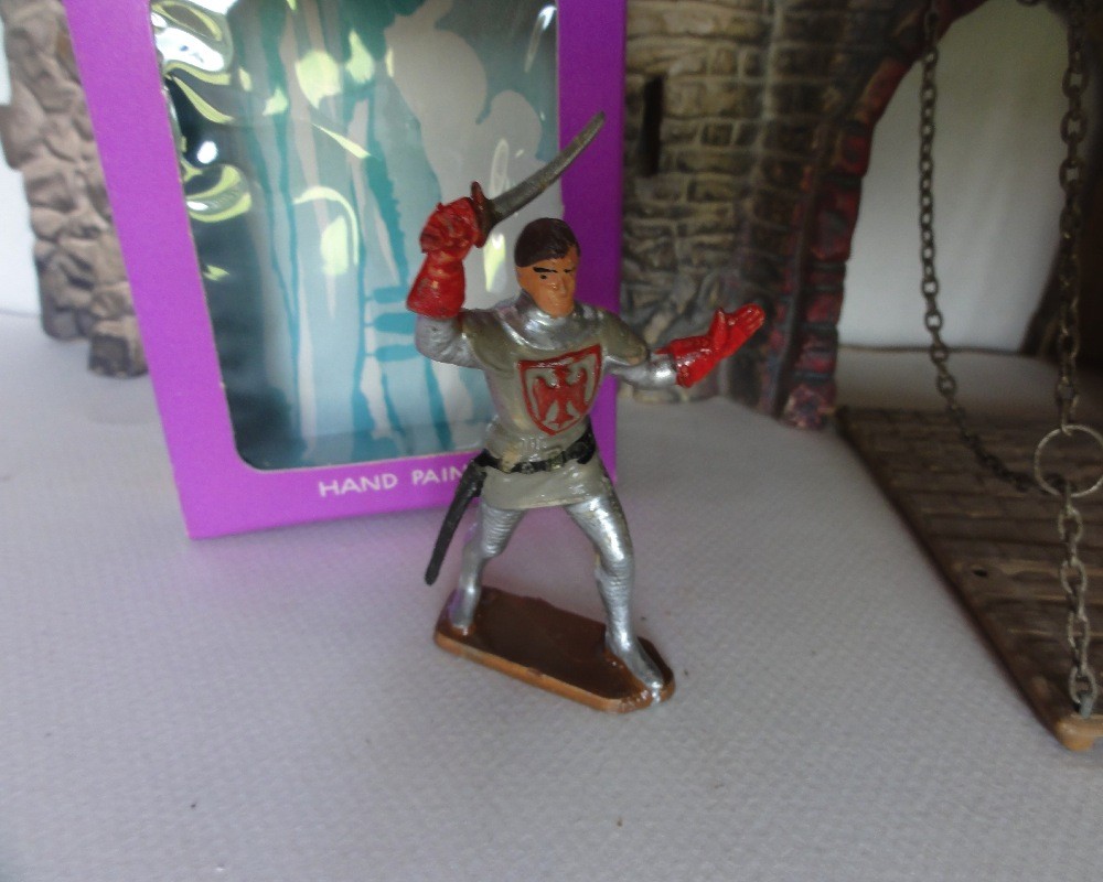 IVANHOÉ SOCLE OCRE PIEDS GRIS MOYEN ÂGE STARLUX