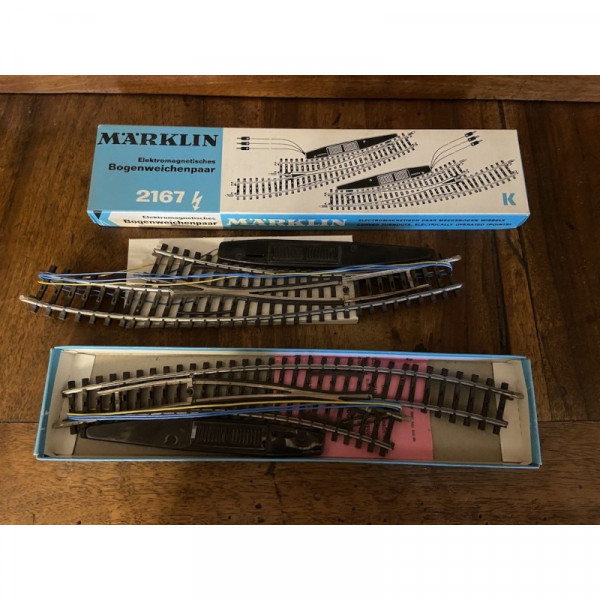 ELEKTRO MAGNETISCHES BOGENWEICHENPAAR MARKLIN  RÉF 2167