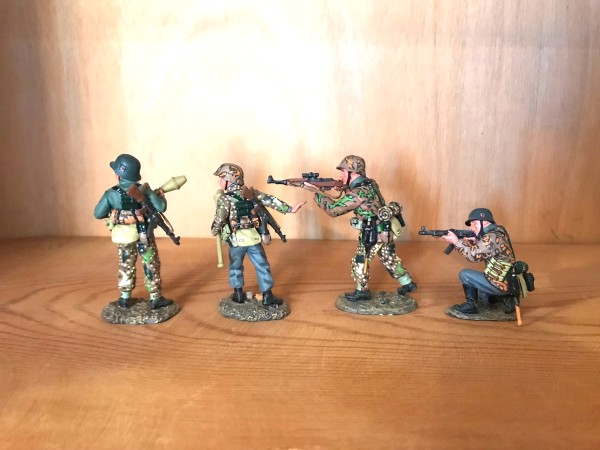 WS49 4 German army prepare to ambush King and Country