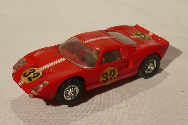 FORD GT 40 ROUGE  JOUEF  365
