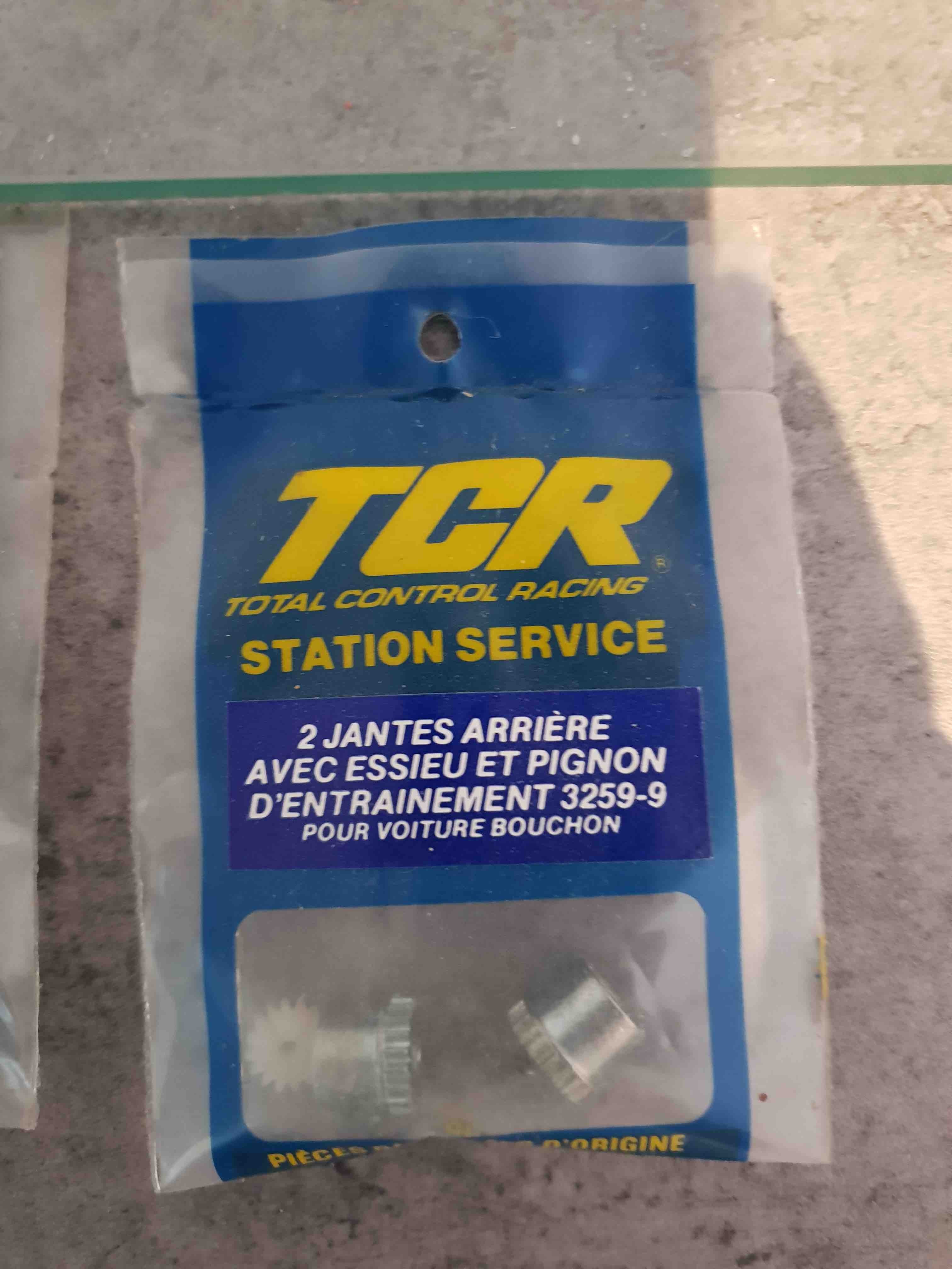 TCR 2 JANTES ARRIERE AVEC ESSIEU ET PIGNON 3259-9