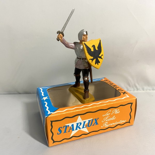 Chevalier cuirassé combattant - Écu jaune - Pied IVOIRINE STARLUX RÉF 6006