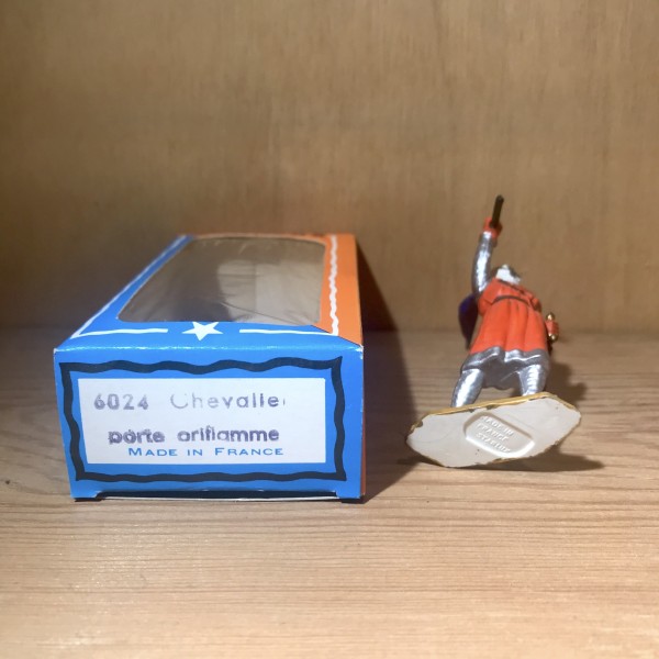 CHEVALIER PORTE ORIFLAMME  PIED BLANC STARLUX MOYEN ÂGE RÉF 6024