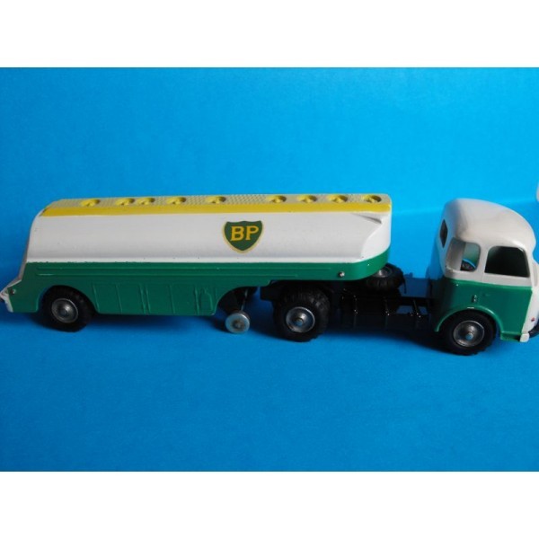 SAVIEM LRS CITERNE BP  CIJ