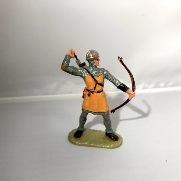 ARCHER NORMAND ATTRAPANT UNE FLECHE - orange - ELASTOLIN OUGEN RÉF  8642