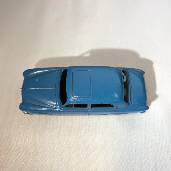 Peugeot 403 DINKY TOYS 24B