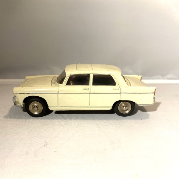 Peugeot 404 Berline DINKY TOYS 553