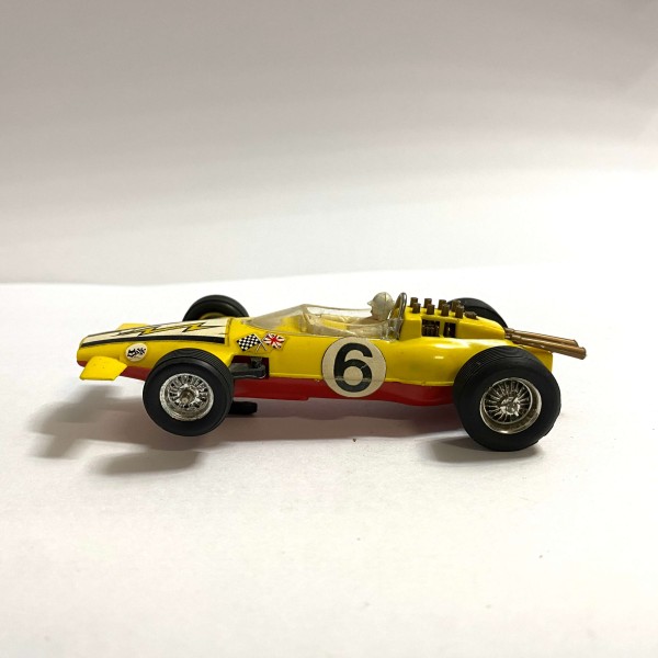 Lotus F1 coque jaune et châssis rouge JOUEF