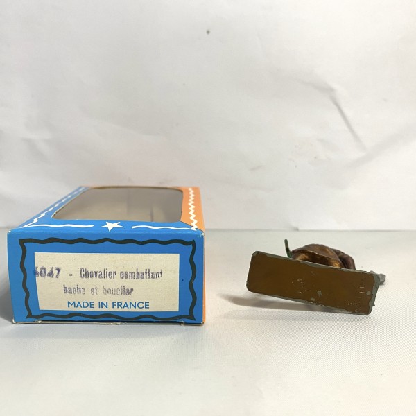 CHEVALIER COMBATTANT AVEC BOUCLIER PIED GRIS STARLUX MOYEN ÂGE 6047